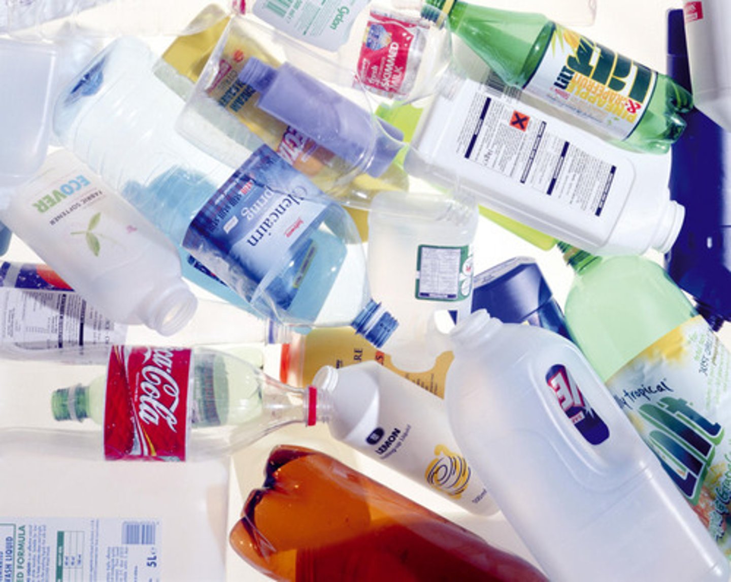 <p>I recycle plastic</p>