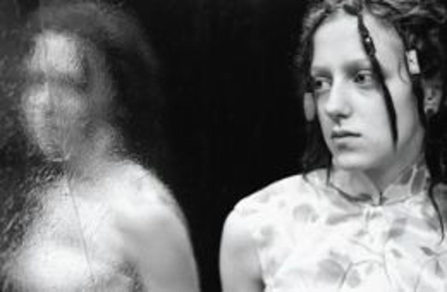 <p>a psychological disorder characterized by positive, negative, &amp; cognitive symptoms <br>- mind is <b>split</b> from reality</p>