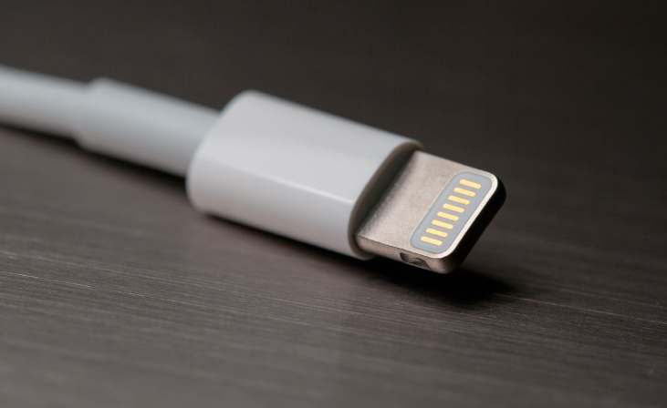 <p>What type of connector is this?</p><ul><li><p>Is it proprietary?</p></li><li><p>How many pins does it have?</p></li><li><p>What are some advantages that it has over micro USB?</p></li></ul><p></p>