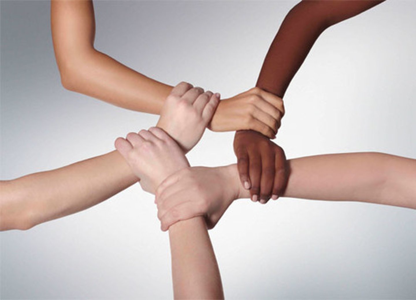 <p>tolerant, duldsam</p>