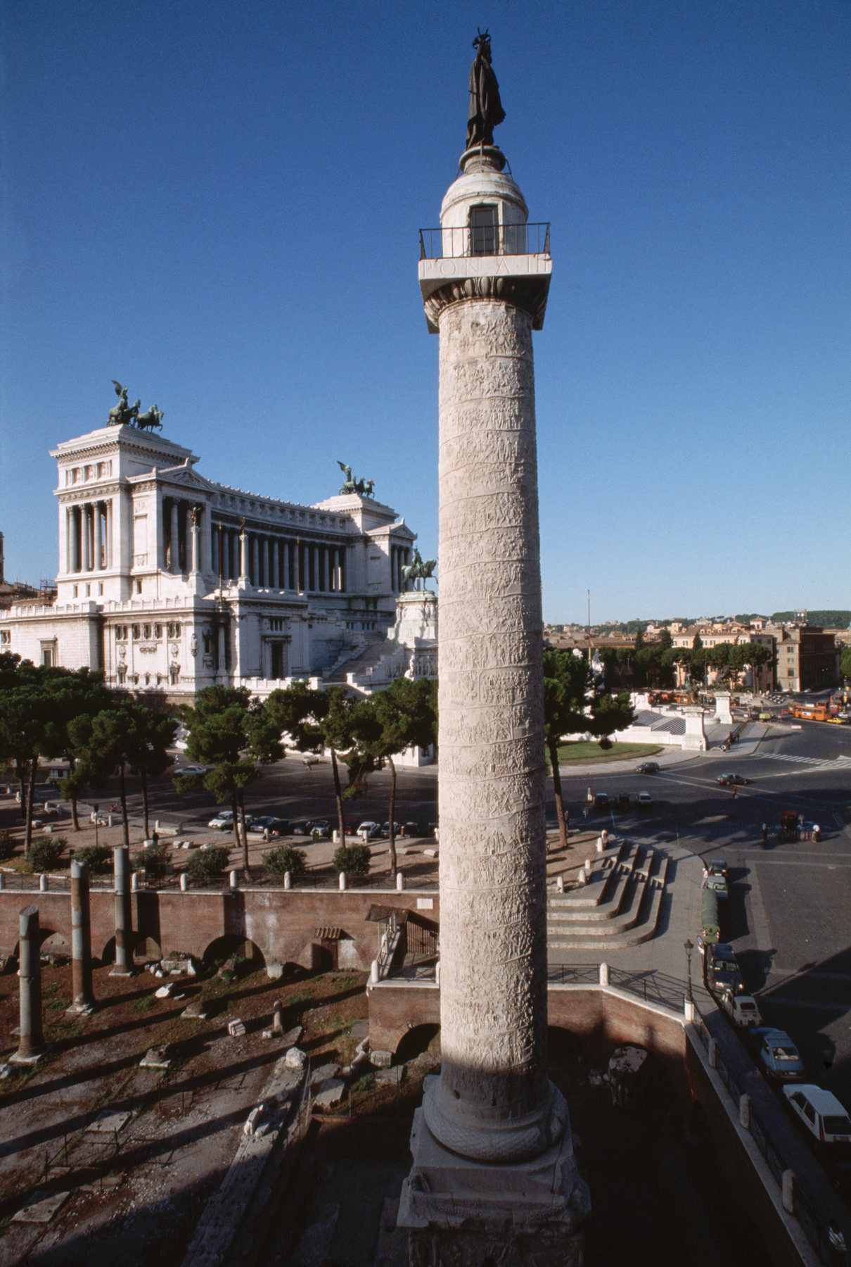 <p>The Column of Trajan reinforces the emperor's legitimacy by&nbsp;</p>