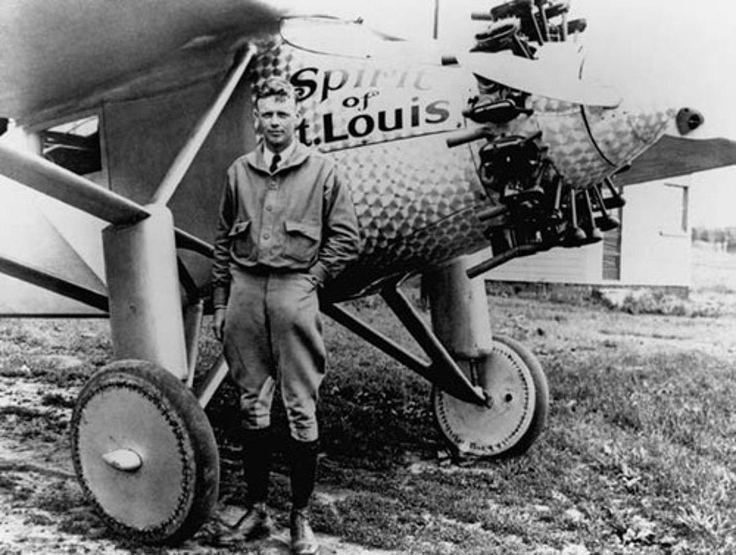 <p>United States aviator who in 1927 made the first solo nonstop flight across the Atlantic Ocean (1902-1974)</p>
