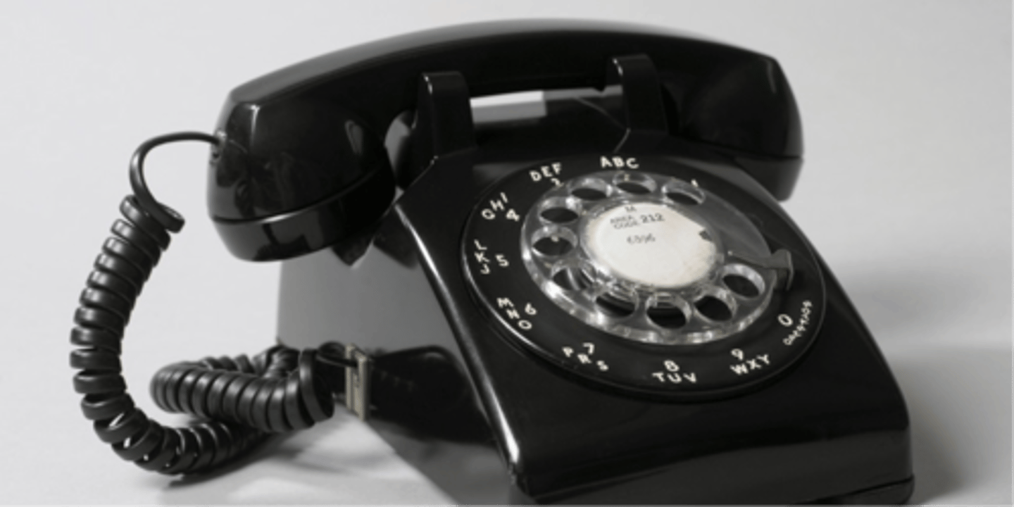 <p>more improvements<br>cord is curled<br>body is convex<br>numbers moved to outside the dial to be seen when dialing</p>