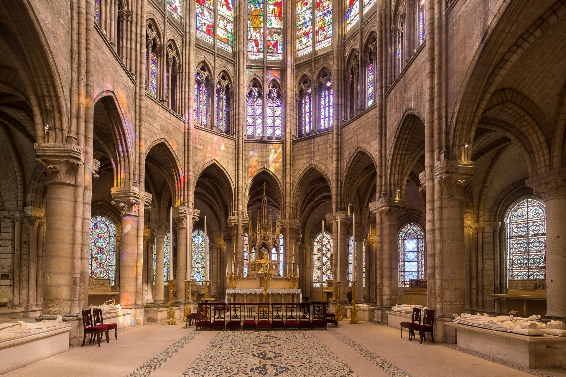 <p>Saint-Denis Abbey Church, 1135, France</p>