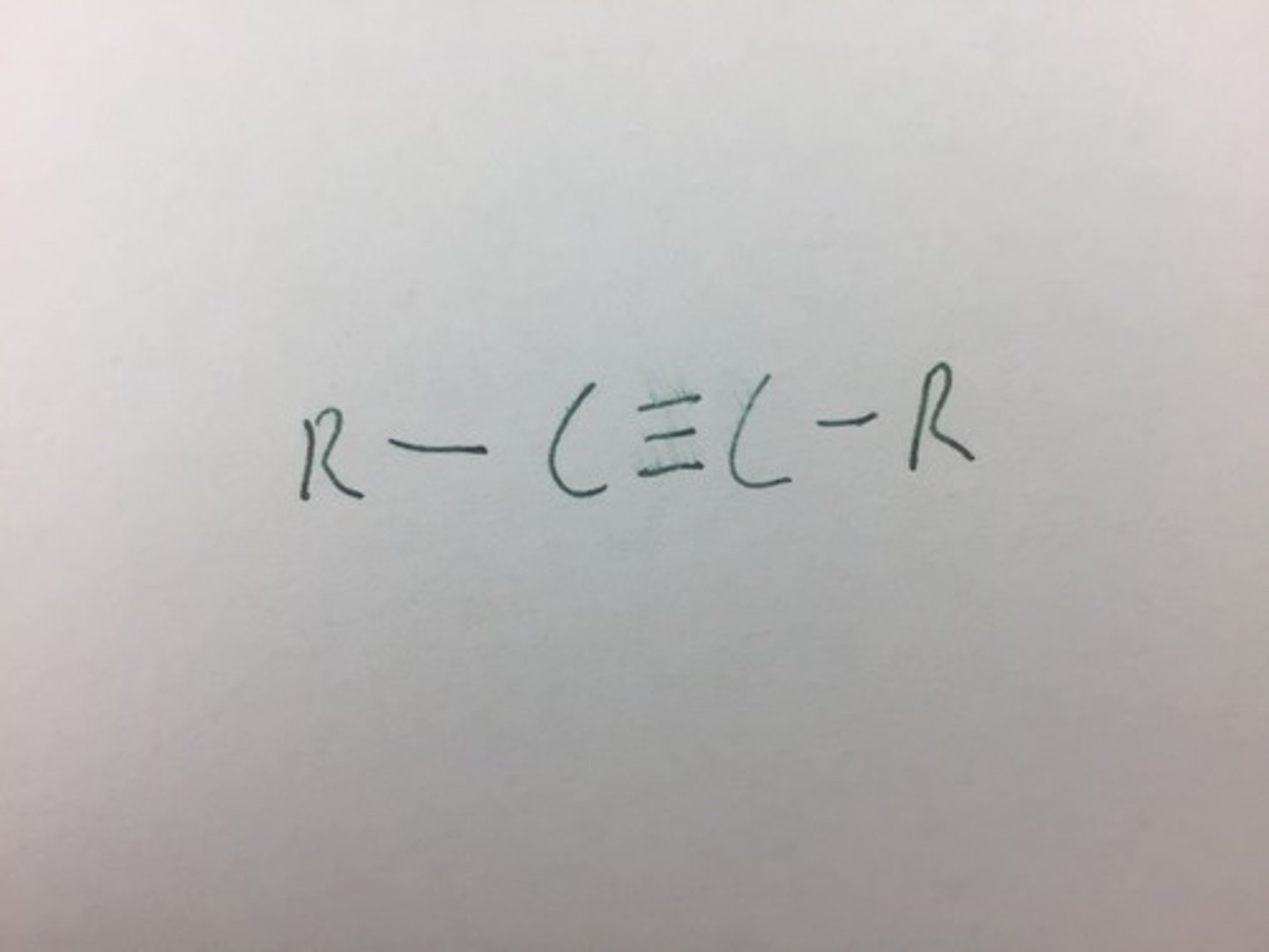 <p>A functional group characterized by at least one carbon-carbon triple bond</p>