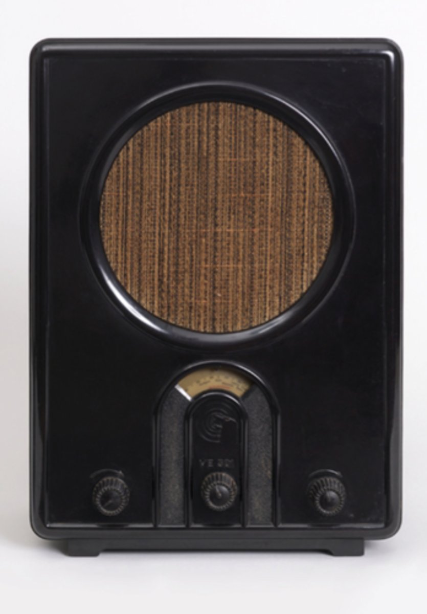 <p>Walter Maria Kerstiling<br>1933<br>first use of ID as propaganda<br>was given to german households by Nazis to broadcast political and governmental messages</p>