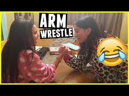 <p>Gané</p><p>Gané en una luchade brazos con mi hermanita proque ella no es lo suficientemente fuerte para vencerme.</p>