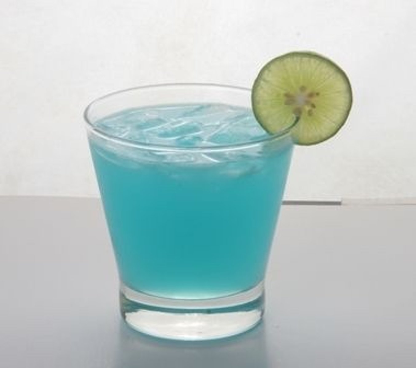 <p>(Very tragic landing)</p><p>(1 1/2 oz)Vodka</p><p>(1/2 oz) Blue curacao</p><p>(1/2 oz) Lime juice</p>