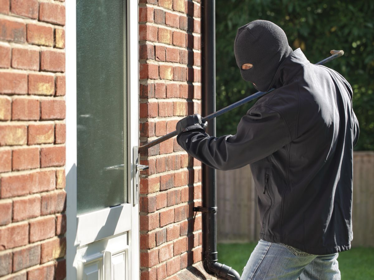 <p>Burglarize</p>