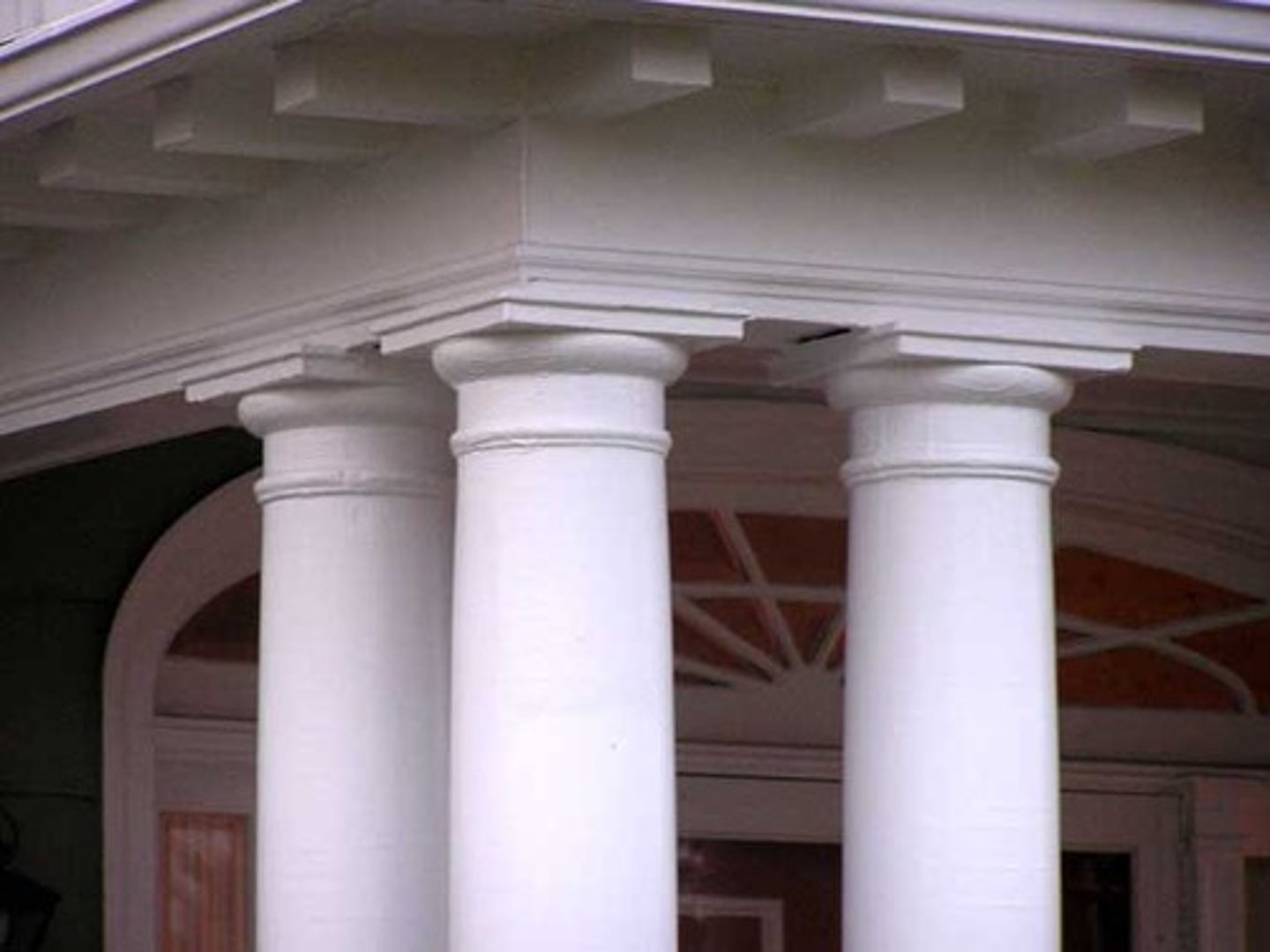 <p>Unlike Doric, supports an entablature with no decoration. Used to create wooden temple with pitched roof</p>