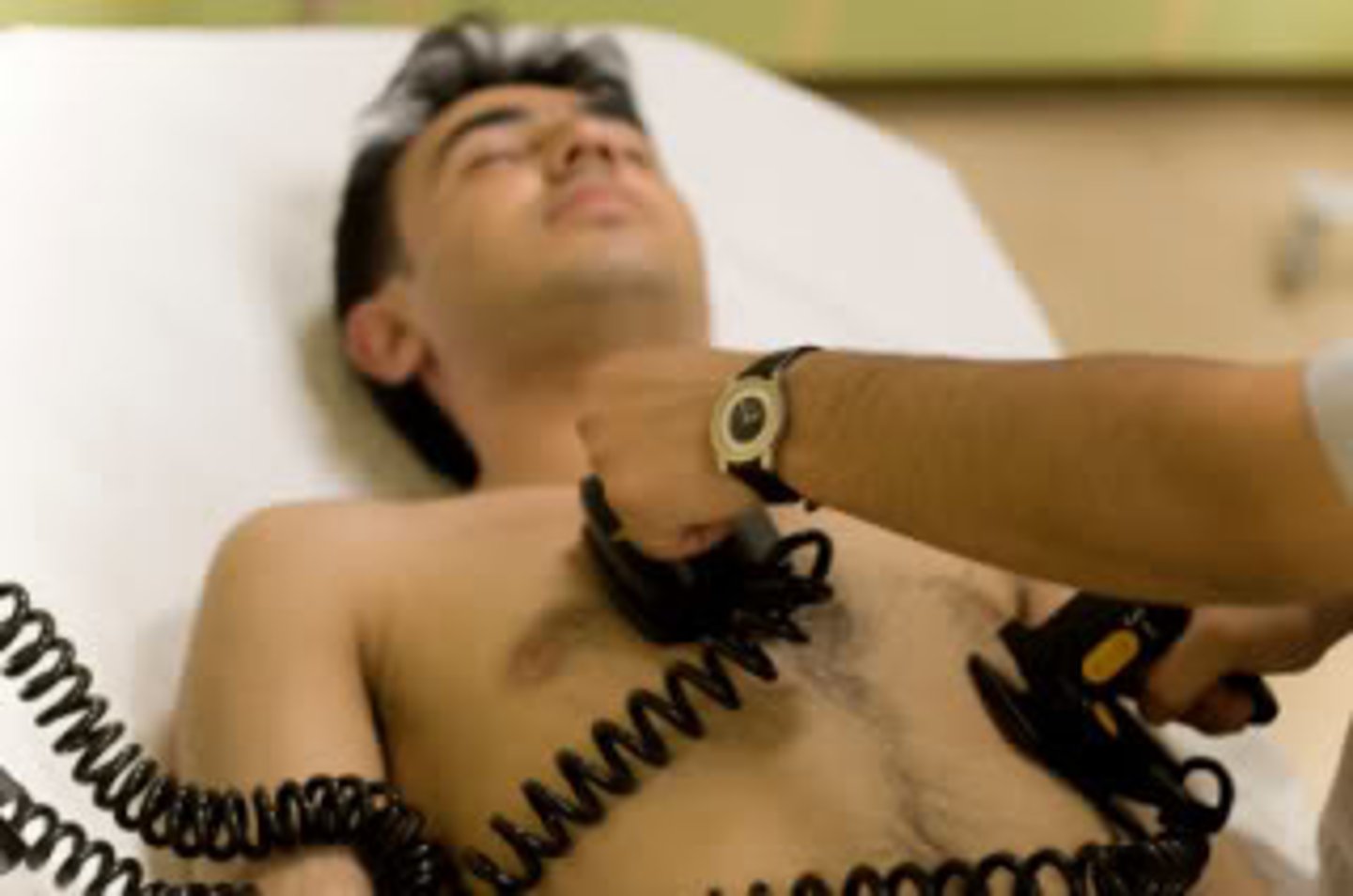 <p>v C2 to revive hồi sinh Doctors ______ the patient.</p>