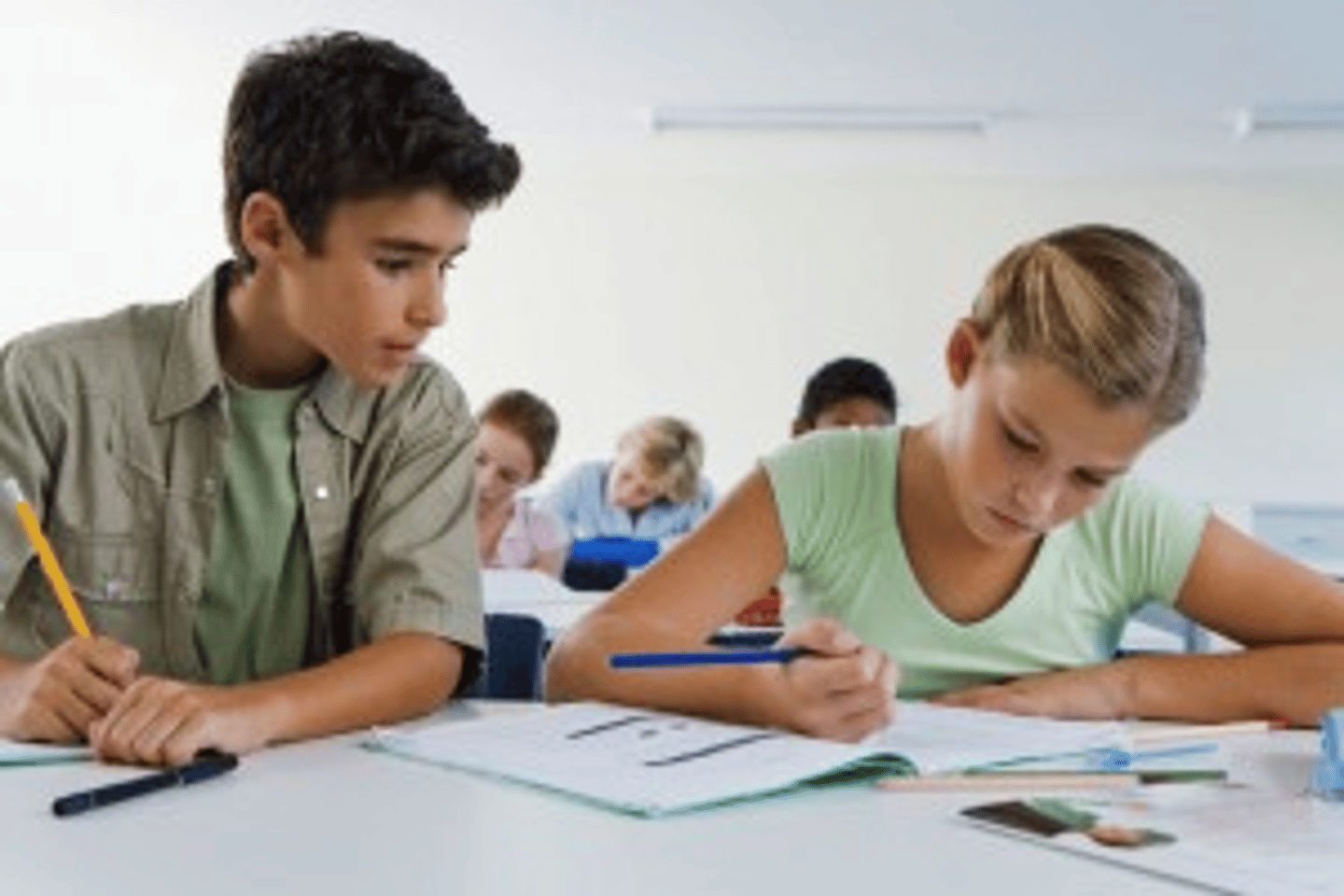 <p>ściągać pracę domową</p>