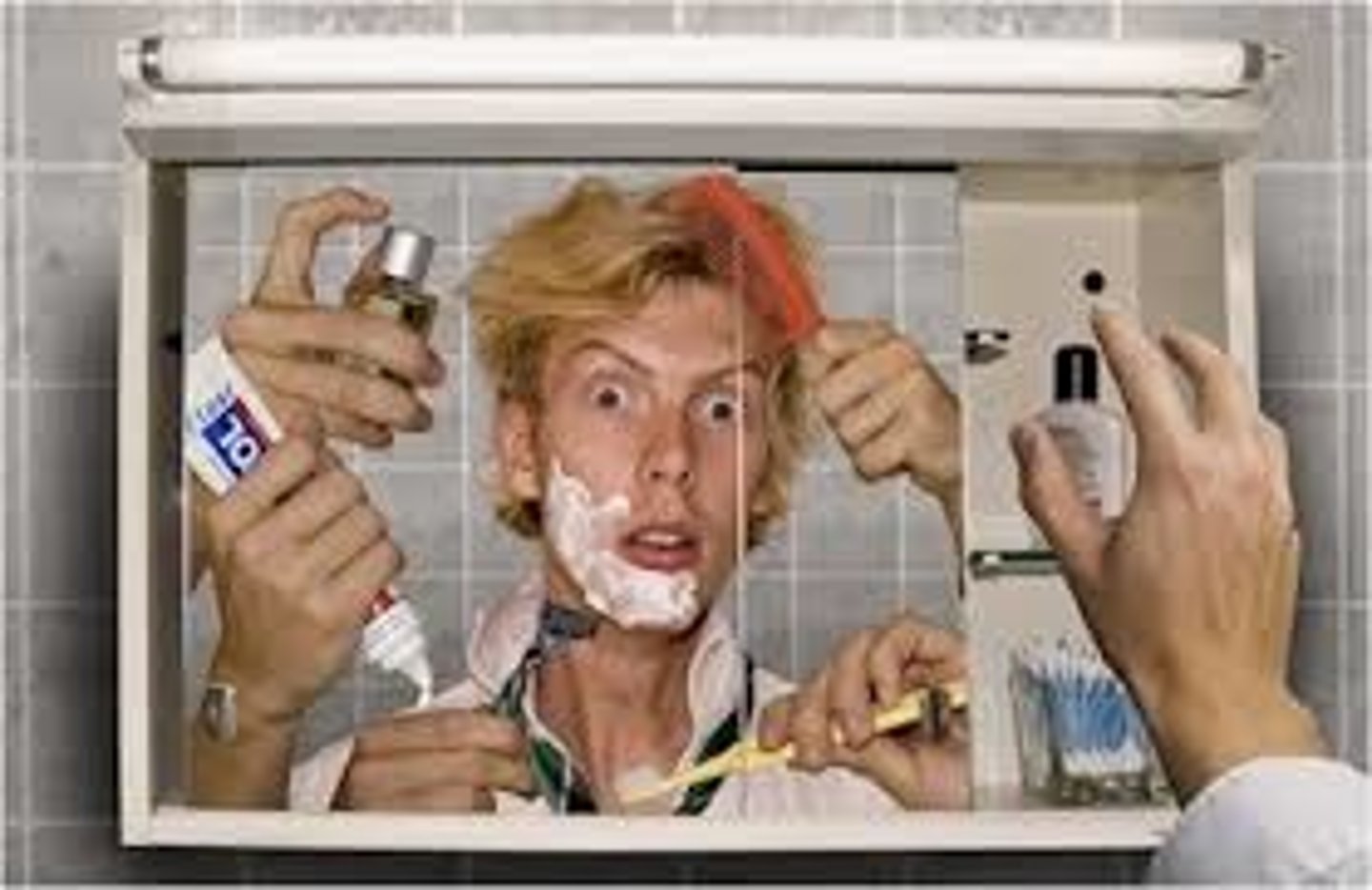 <p>to clean (oneself) up</p>