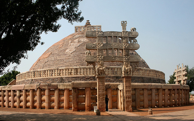 <p>300-100 BCE. Stone masonry, sandstone on dome. India.</p>