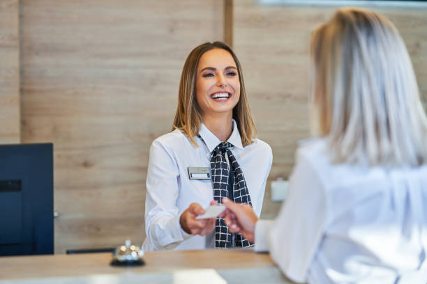 <p><strong>receptionist</strong></p><p>/rɪˈsepʃ(ə)nɪst/ Noun</p>