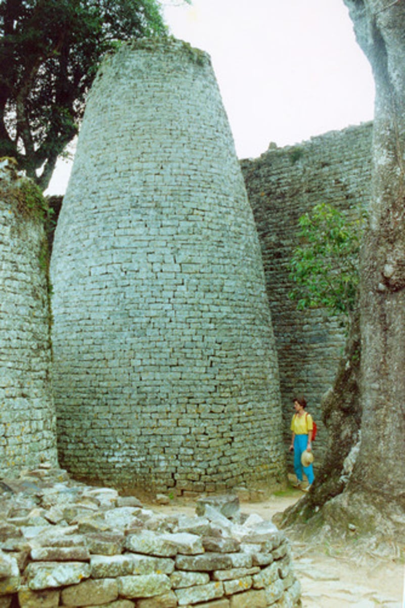 <p>A stone-walled enclosure found in Southeast Africa. Have been associated with trade, farming, and mining.</p>
