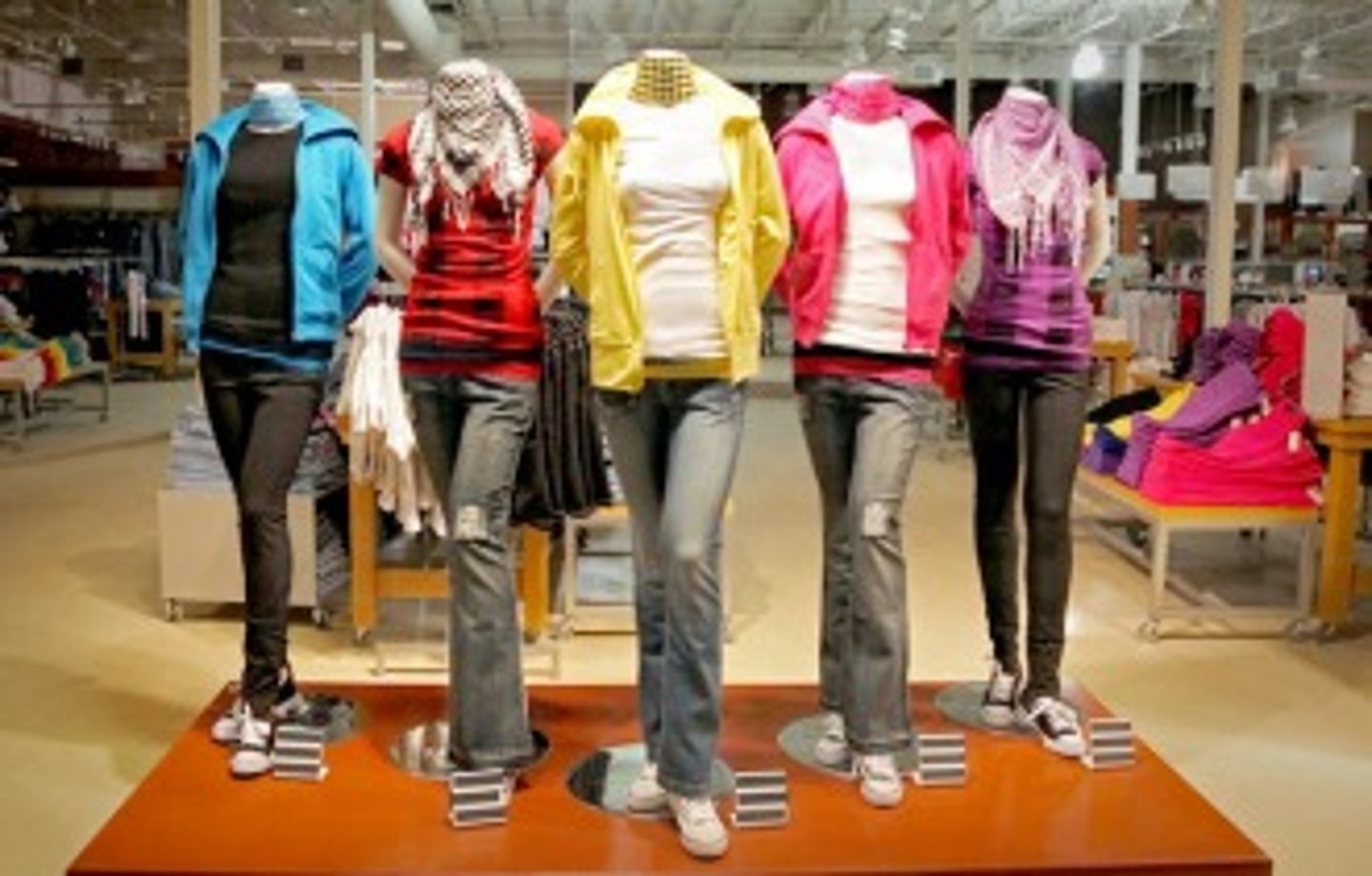 <p>La tienda de ropa</p>