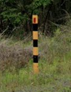 <p>Which Australian state have black and yellow bollards</p>