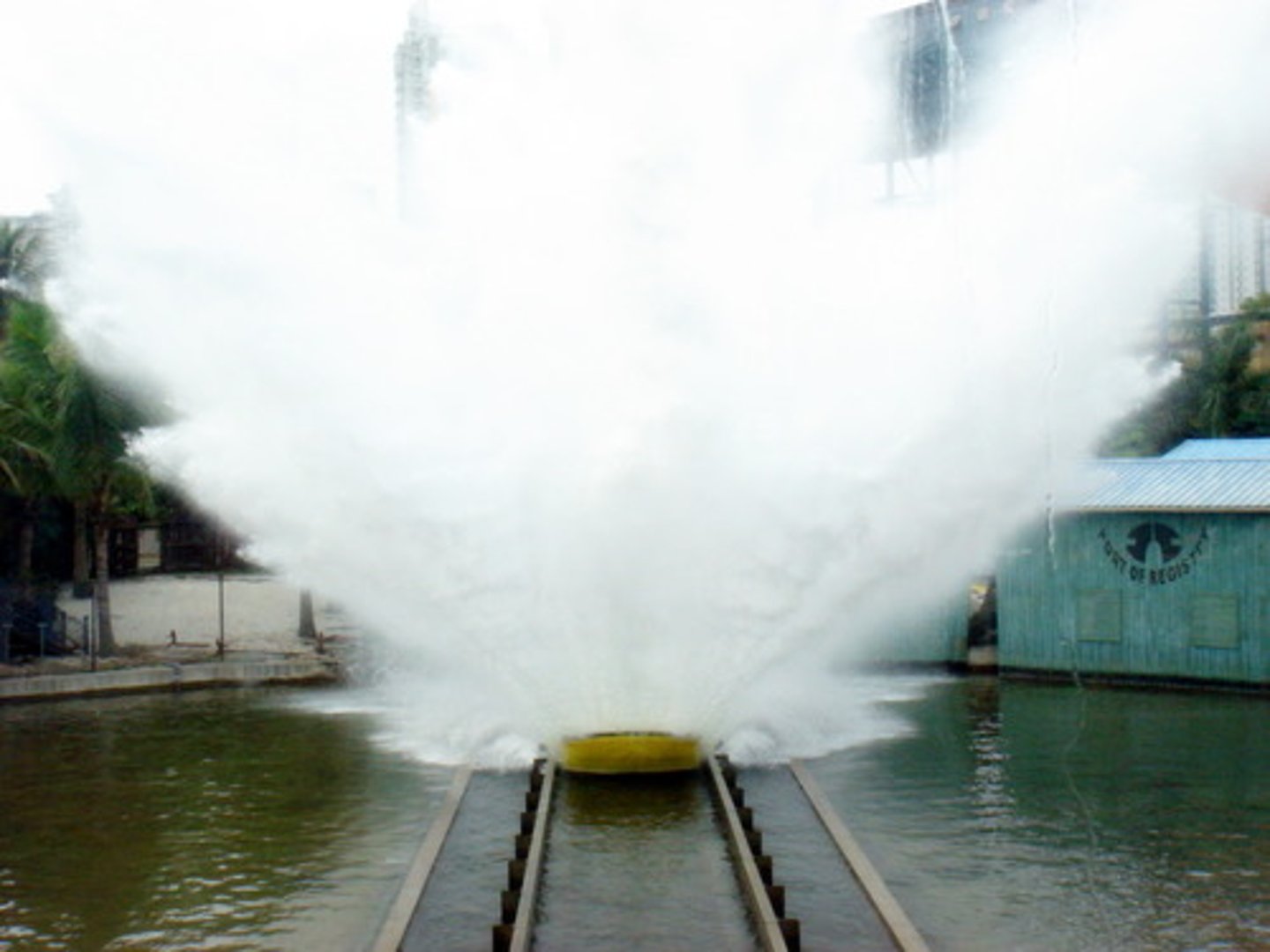 <p>if smoke, cloud, etc. -, it rises and moves in a large mass</p>