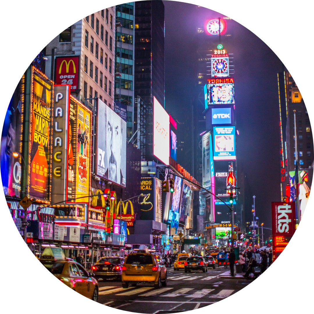 <p><strong>= colourful, bright<br><em>яскраві вивіски</em></strong><br><br>I am surrounded by tall buildings and vibrant signs.</p>