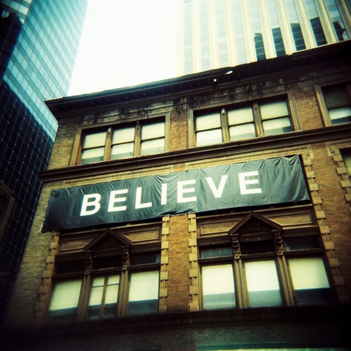 <p>to believe</p>