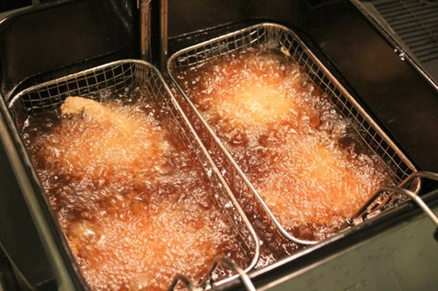 <p>(zhá) to deep-fry</p>