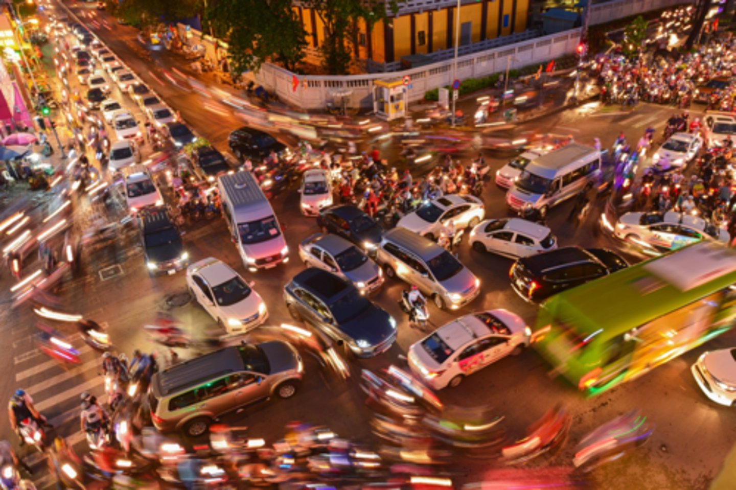 <p>(n) giao thông</p>