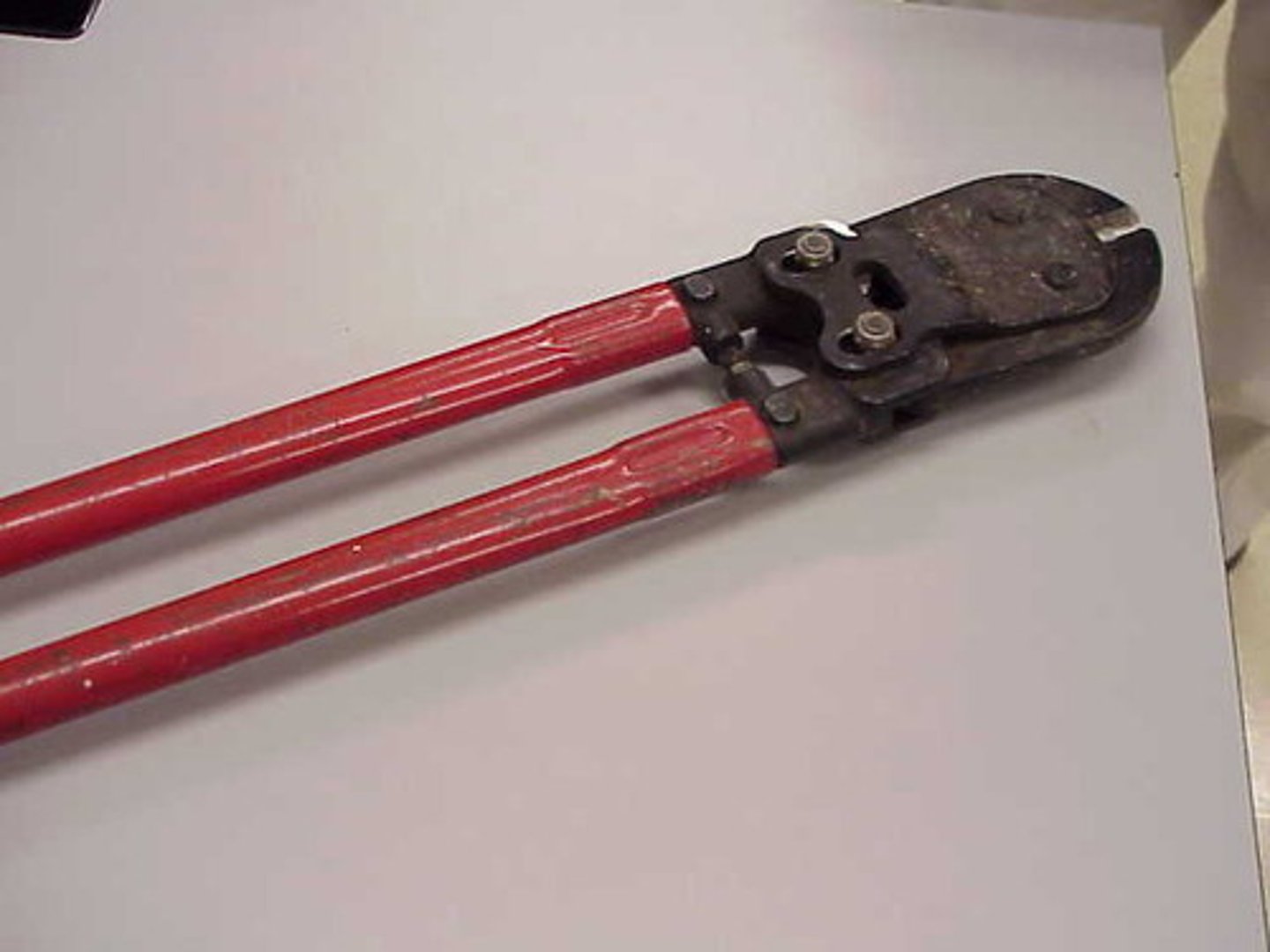 <p>cutting bolts and steel rods</p>