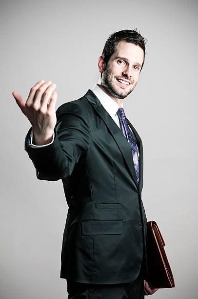<p>convidar</p>