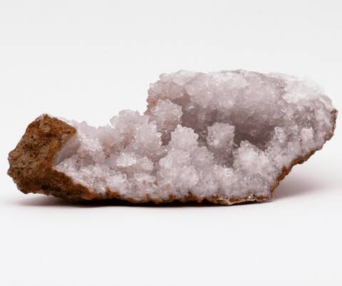 <p>Mineral habit wherein a surface is coated with fine crystals</p>