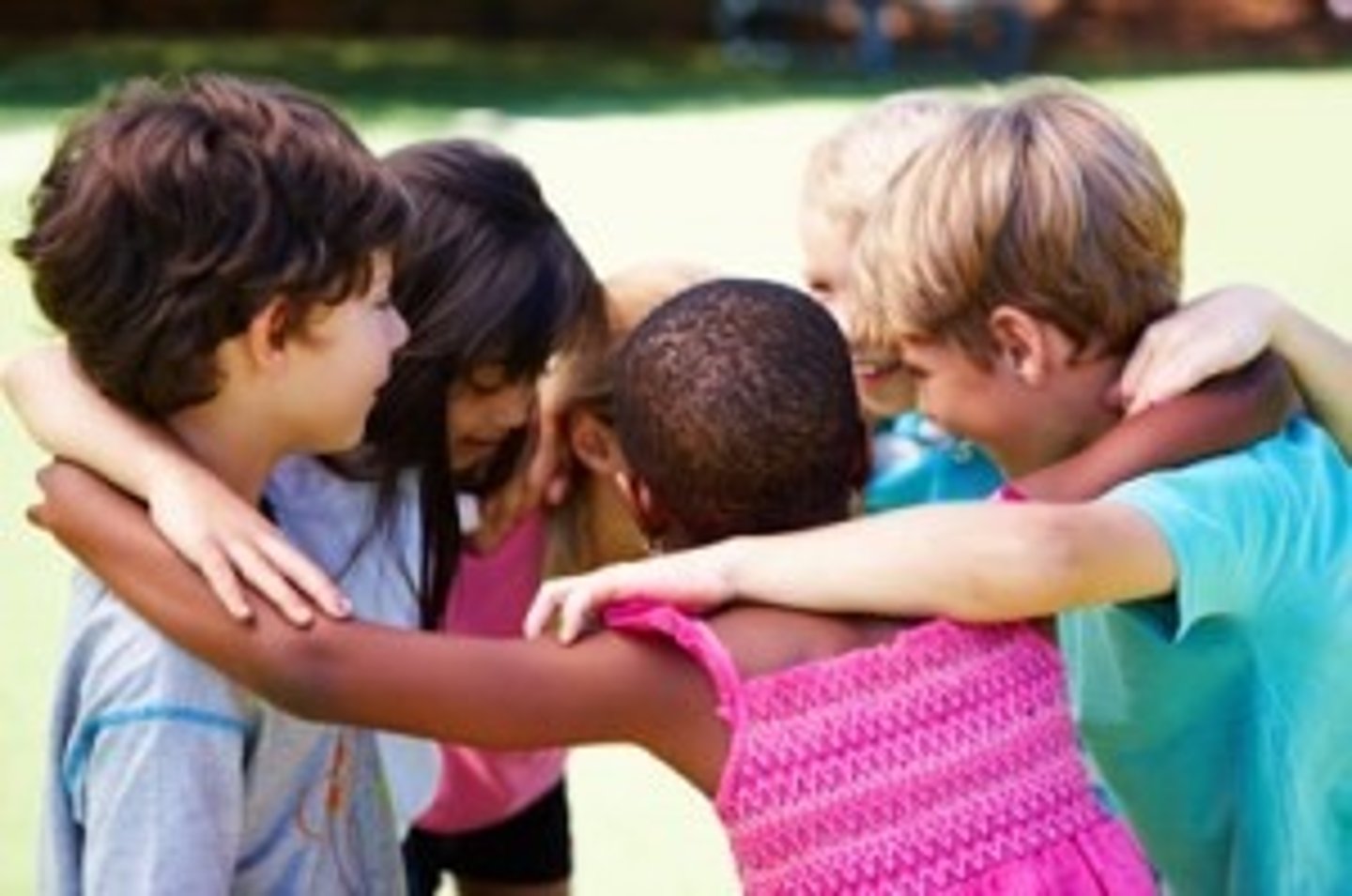 <p>duy trì mối quan hệ ảo</p>