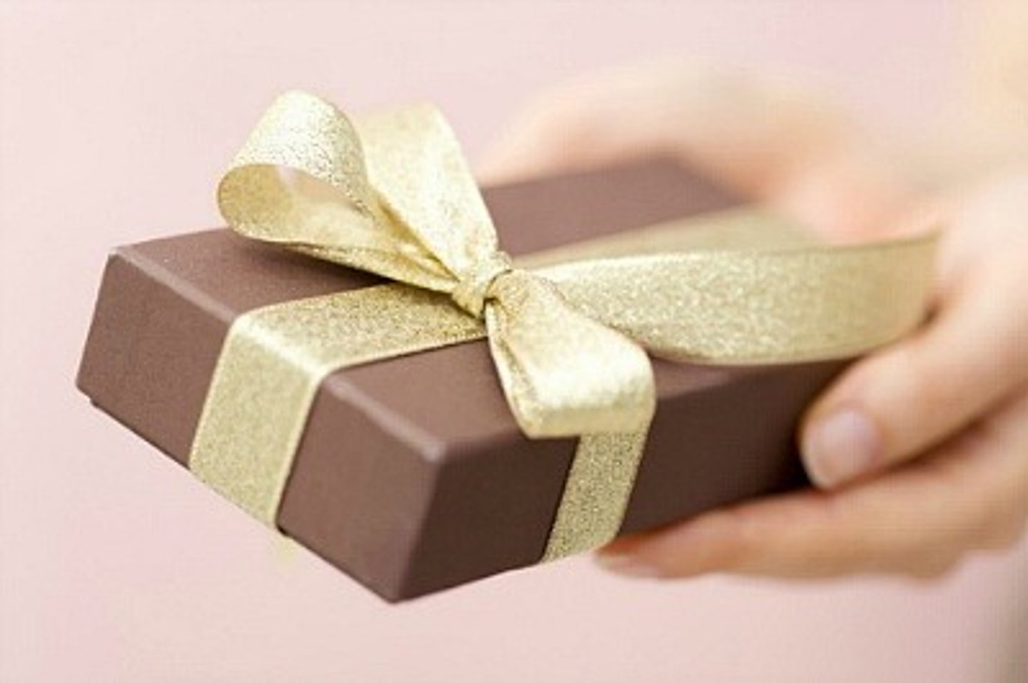 <p>tặng quà</p>