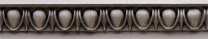 <p><span>Ornament architektoniczny z powtarzającym się motywem wypukłego owalu, używany do ozdabiania listew (półwałków lub ćwierćwałków). W porządku jońskim owale są oddzielone </span><strong><span>strzałką</span></strong><span> (przy wąskich odstępach) lub </span><strong><span>liściem akantu</span></strong><span> (przy szerokich)</span></p>