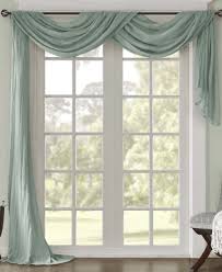 <ul><li><p>A long piece of fabric, usually designed to drape across the top of a window and hang to the floor on either side,</p></li></ul><p></p>