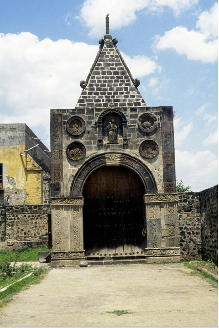<p>posa chapels were smaller chapels in the corner of the courtyard. marked the 4 cardinal directions. circular relief sculptures above the entrance depicting the four gospels, each represented by an animal (mark = lion, matthew = man, john = eagle, luke = bull)</p>