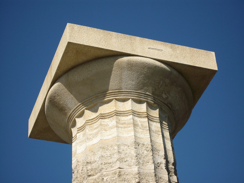 <p>which style is this capital?</p>