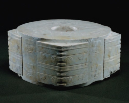 <p>Jade <em>cong</em></p><ul><li><p>Liangzhu, China</p></li><li><p><span style="color: red">3.300 ~ 2.200 BCE</span></p></li><li><p>carved jade</p></li></ul><p></p>