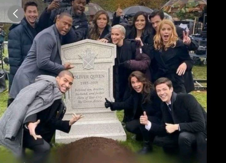 <p><span><span>having or showing a lack of awareness about the proper way to behave</span></span></p><p><span><span>Ex: Some people view giving cash in lieu of a wrapped present to be terribly </span><strong><em><span>gauche</span></em></strong><span>, but I like knowing that my friends and family will be able to pick out something they truly want.</span></span></p>