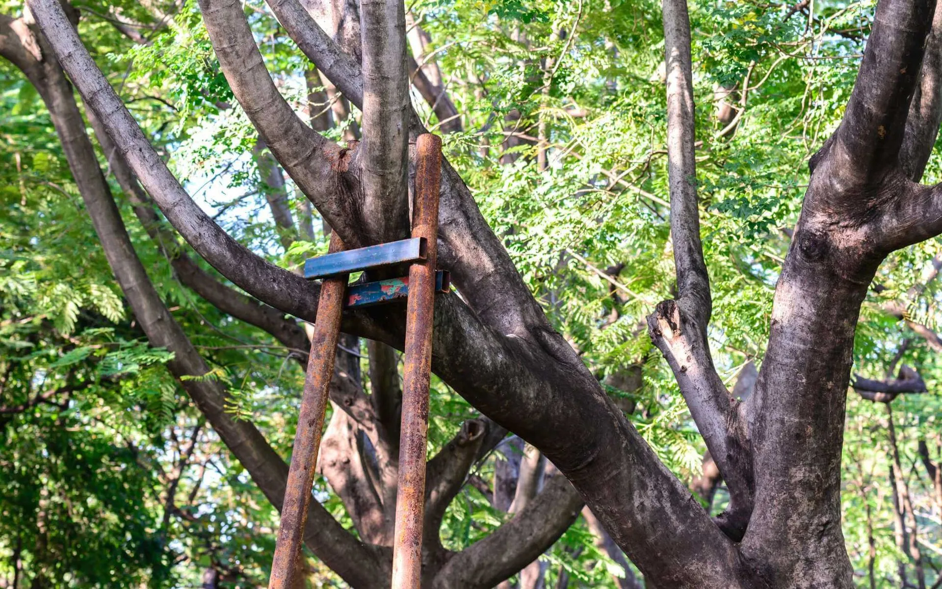 <p>Threaded with steel rods fastened with nuts, reinforces cracks and provides additional strength </p>