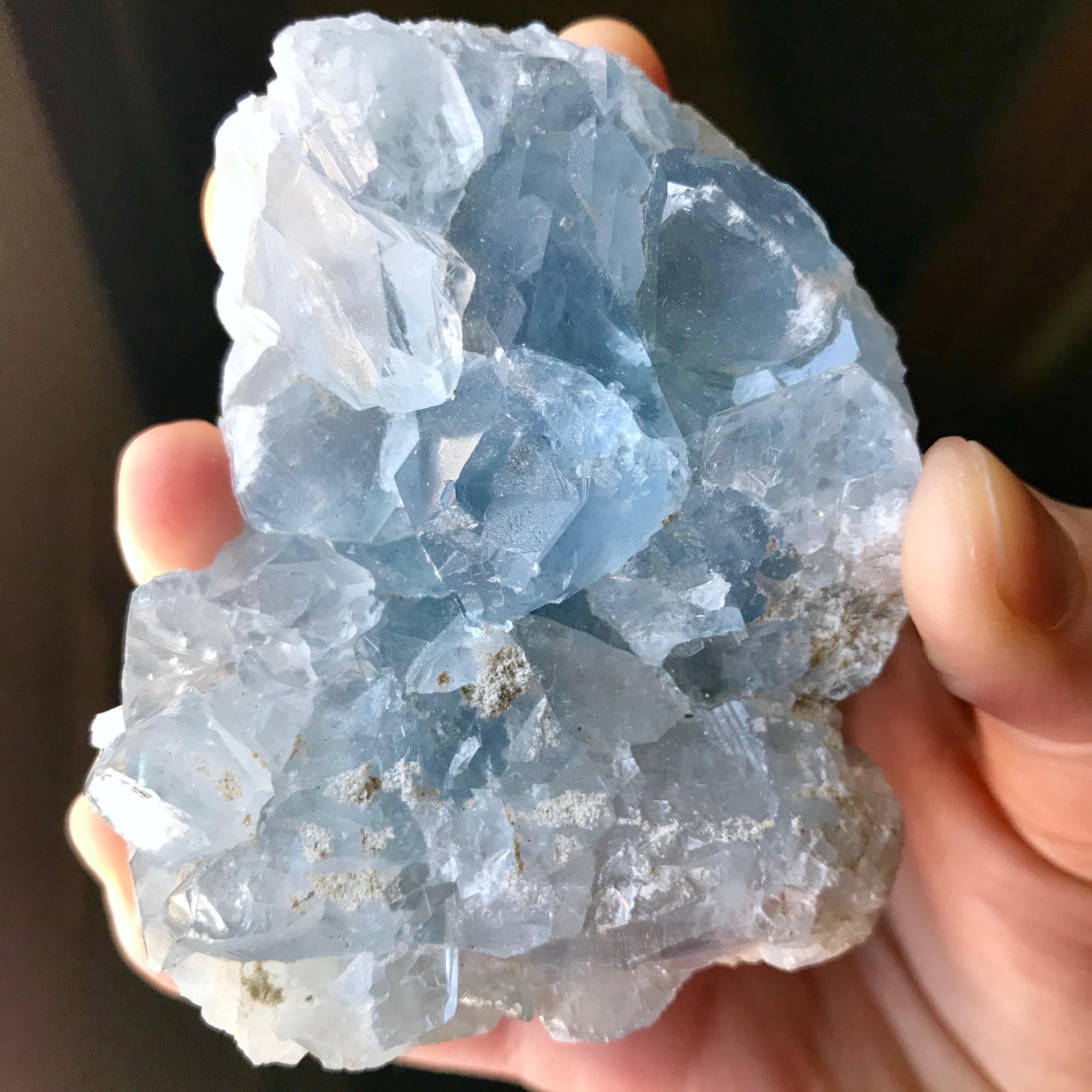 <ul><li><p>Chemical formula: SrSO<sub>4</sub></p></li><li><p>Hardness: 3-3.5</p></li><li><p>Cleavage: 3 planes not 90 degrees</p></li><li><p>Color: pale blue (Cinderella blue)</p></li><li><p>Luster: vitreous (glassy)</p></li><li><p>Streak: </p></li></ul><p></p>