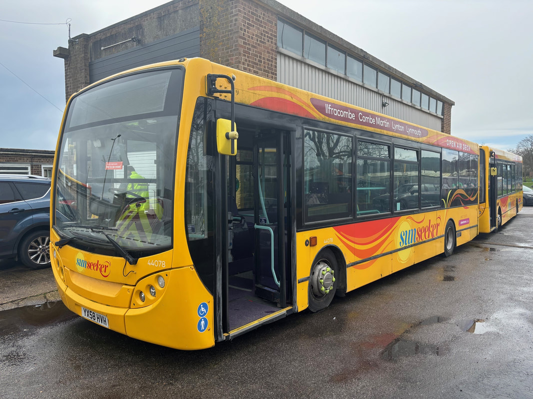 <p>single-decker bus (n): ឡានក្រុងមួយជាន់</p>