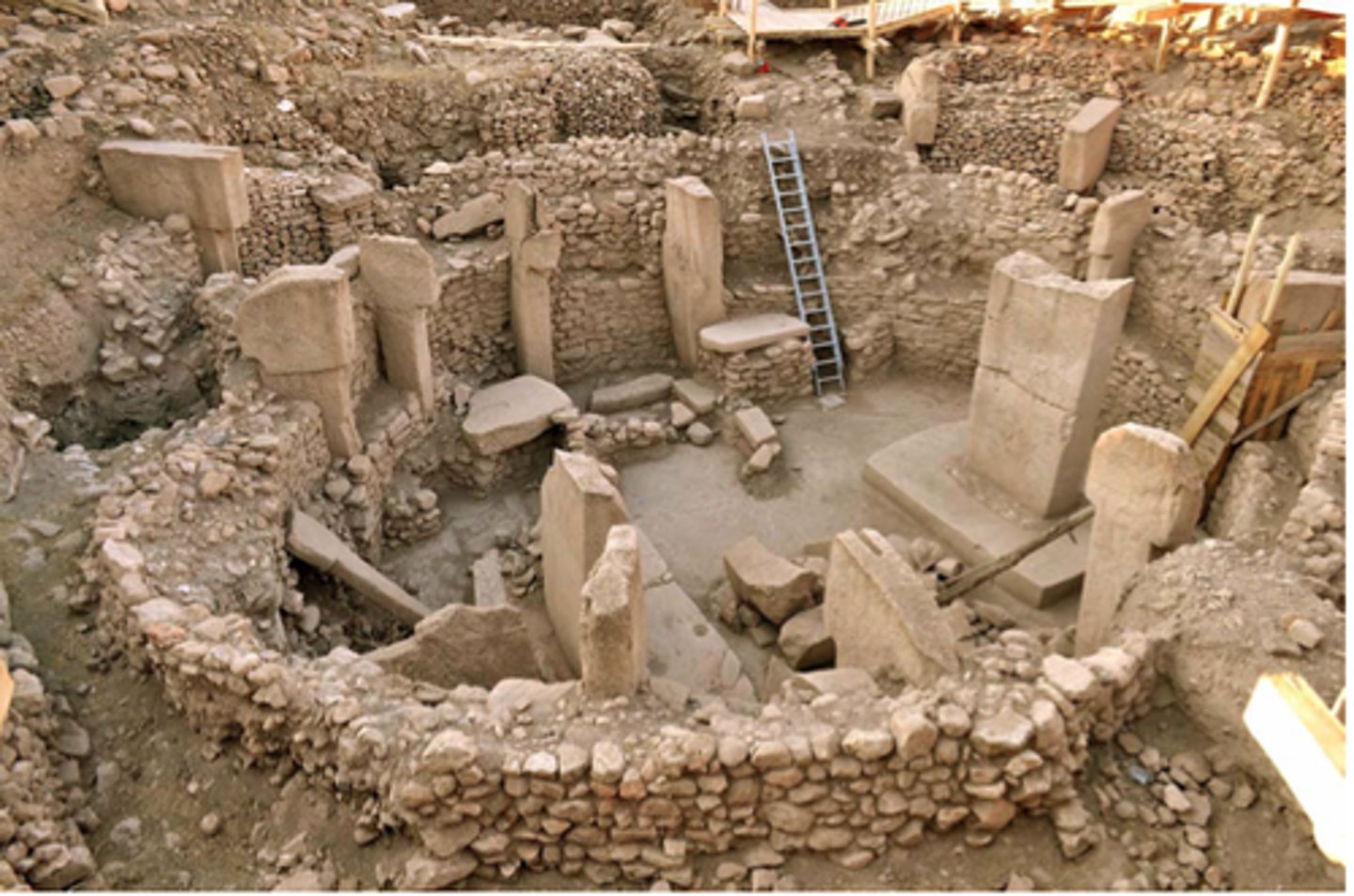 <p>oldest religious structure. made by hunter gathers. Indicates that religion came before organization of labor, settlement and agriculture</p>