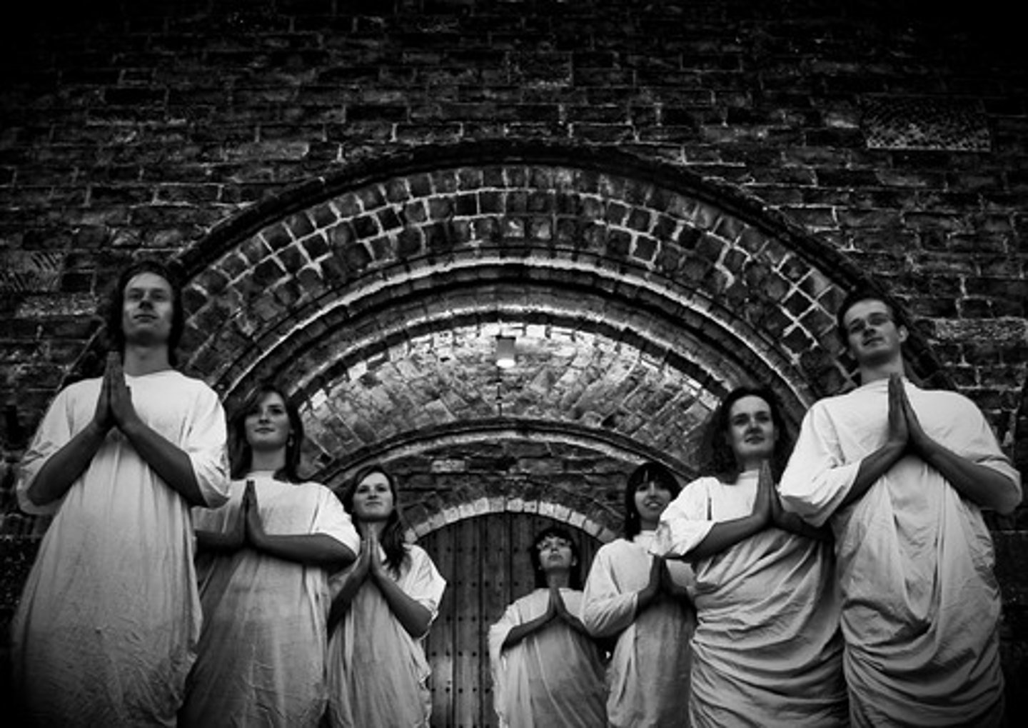 <p>a/có đức,đạo đức hơn người</p>