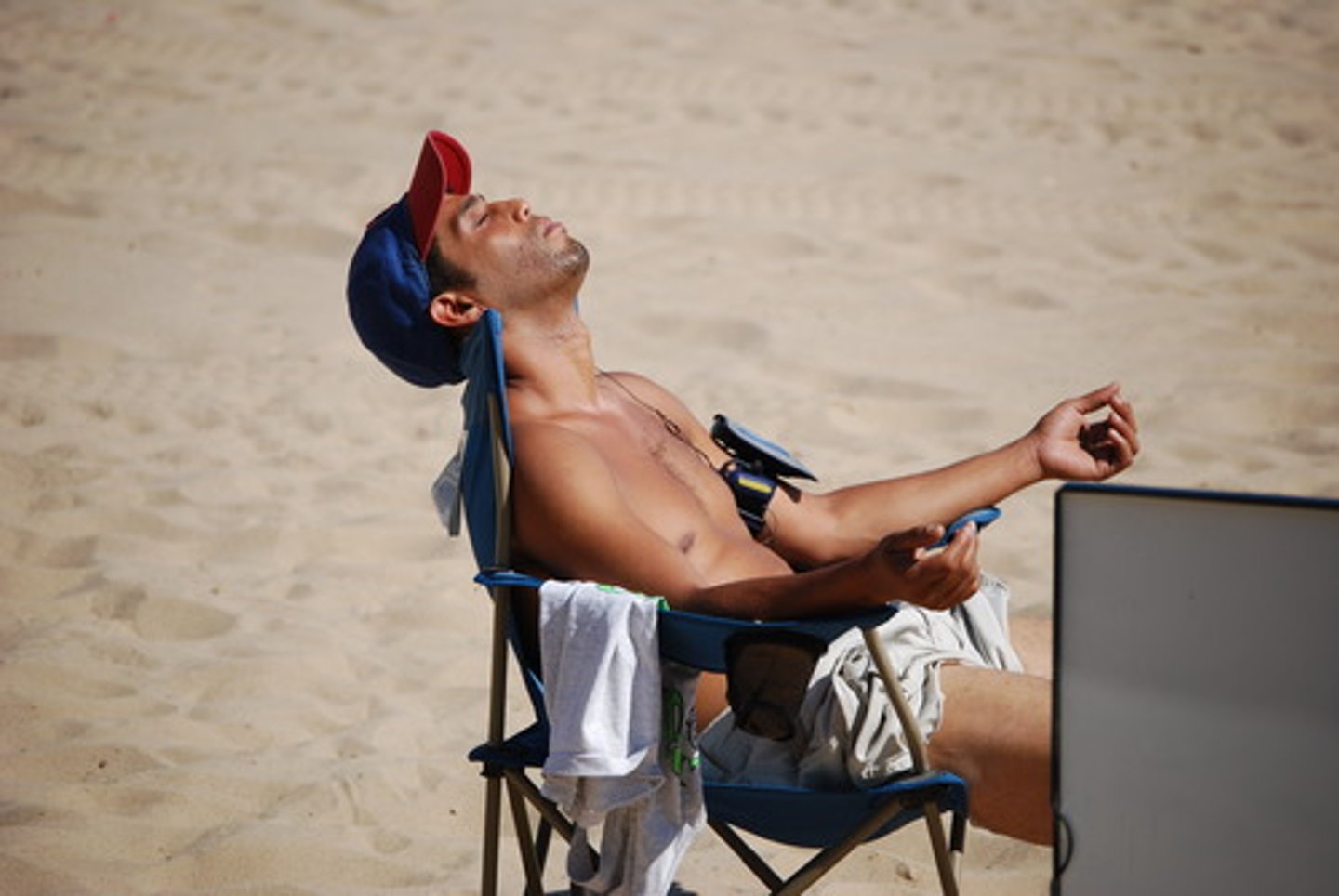 <p>immune response to UV light, creates darker skin</p>