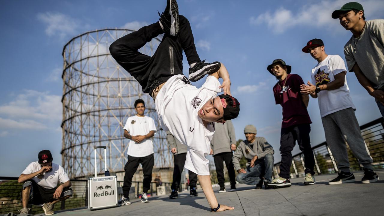 <p>A style of popular music of US Black and Hispanic origin, featuring rap with an electronic backing.</p>