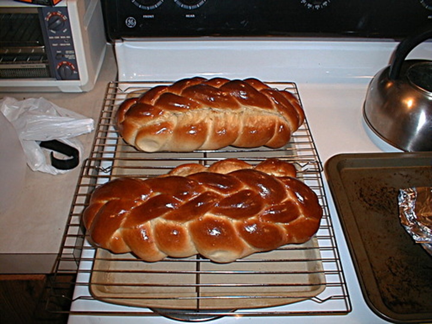 <p>nướng chín bánh mì </p>