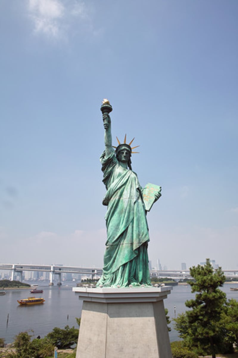 <p>biểu tượng hoá</p>