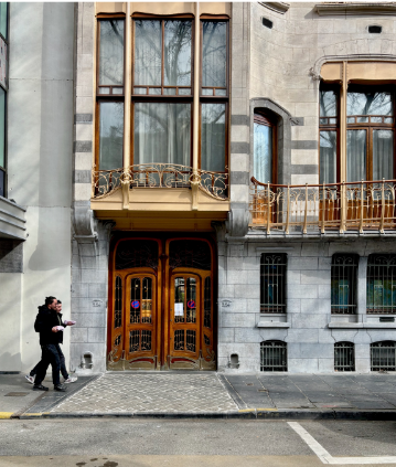<p>Who designed the Hôtel Solvay?</p>