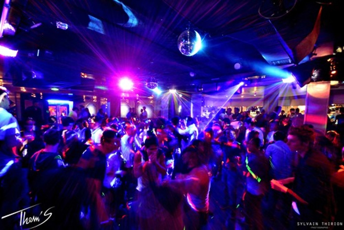 <p>our ability to focus on a single conversation in a noisy environment, like a crowded party, while tuning out other stimuli.</p>