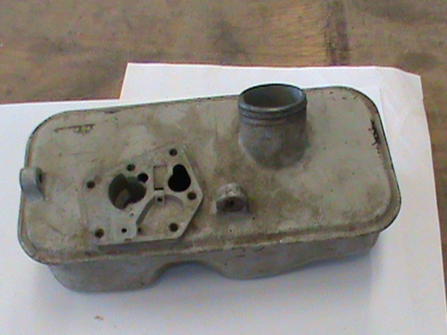 <p>A device that converts hydrogen or another fuel into electricity. It powers space shuttles and buildings. Cant use it on cars because the amount of hydrogen gas needed to power a car has too much volume to work</p>